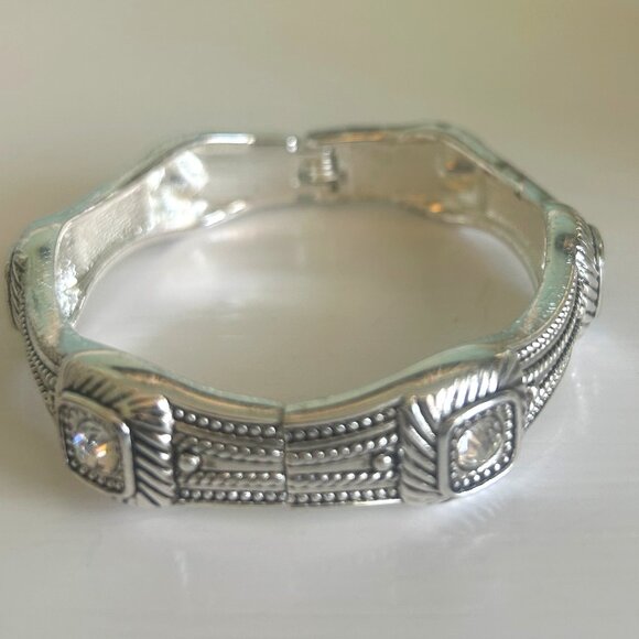 Trendy Silvertone hinged bracelet w/white crystal stones & bead and rope detail - Picture 1 of 3